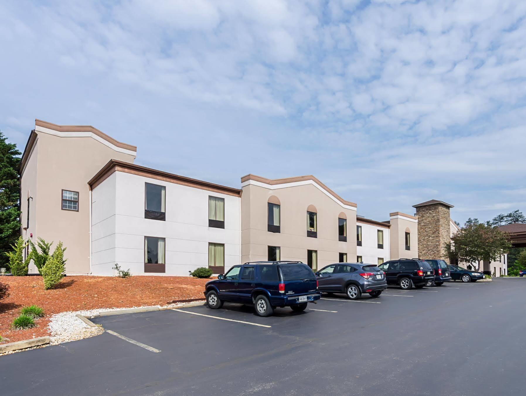 Quality Suites Altavista - Lynchburg South エクステリア 写真